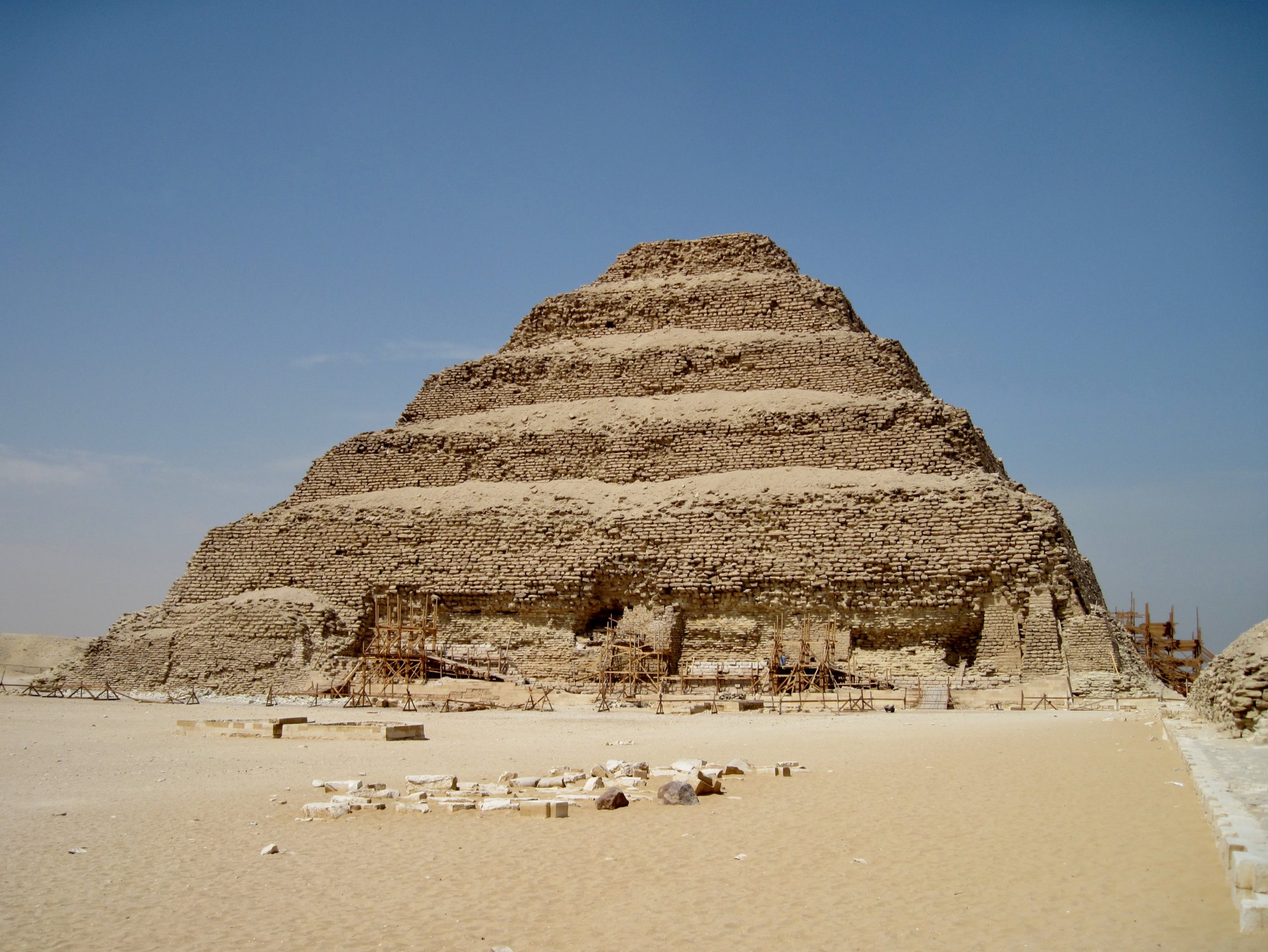 Džoserova pyramida - nejstarší v Egyptě (-2600)
