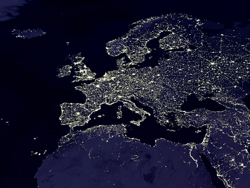 Evropa v noci - skoro bez tmavých míst...